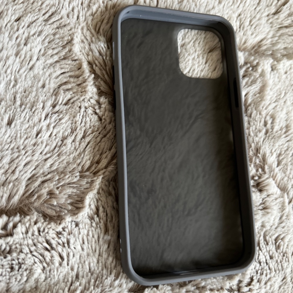 5 iPhone 12 Case bundle 🤩 - Picture 14 of 14